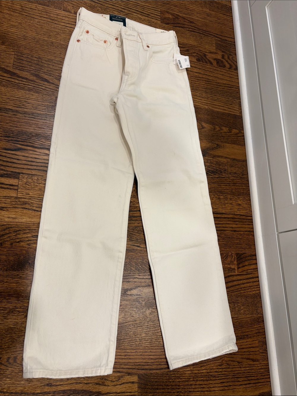 Levi's Straight Leg Jeans in Creamy Off-White
